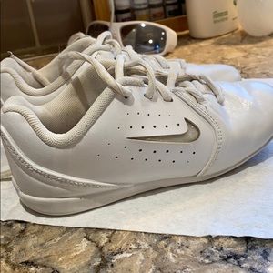 Nike sideliner cheer shoe